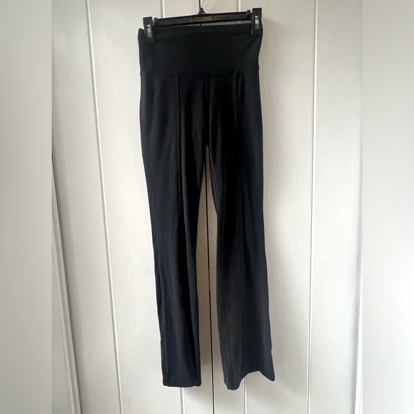 TnaBUTTER™ Split Hi-Rise Long Legging in Black. Size small. - Picture 2 of 5